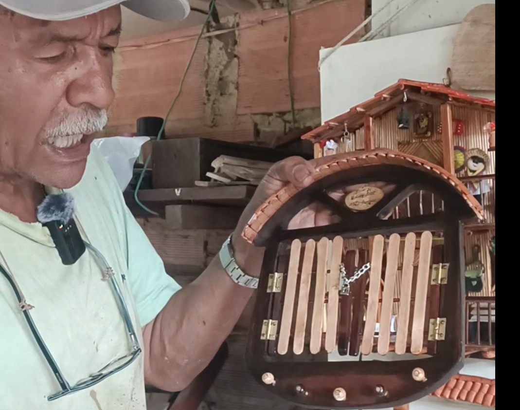 Rubén Adolfo Donoso: 34 años de artesanías que evocan las casitas paisas en La Mesa